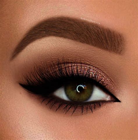 3. Play With Colors. Smoky eye makeup doesn't have to be black. Try experimenting with other rich, dark colors, like deep plum, navy blue, charcoal gray, or dark olive. 4. Stay Close to the Lashes ...